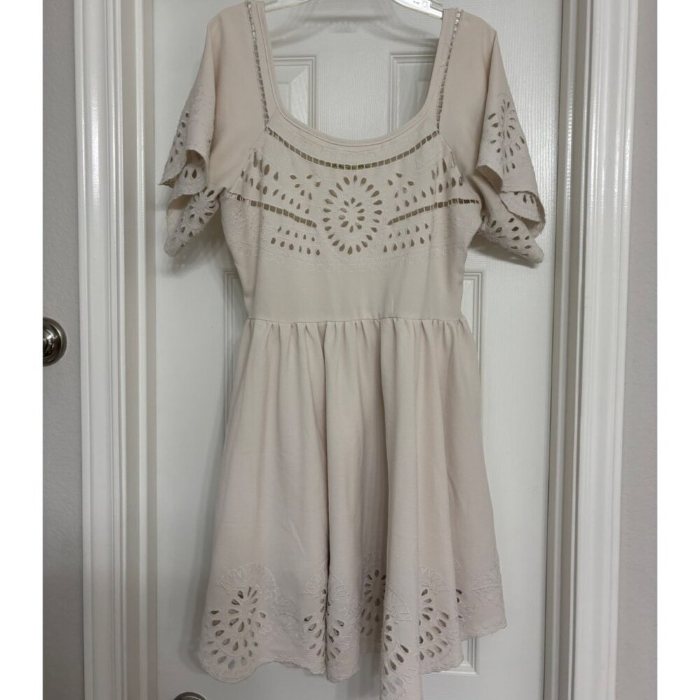 Light Gray Flowy Mini Dress Size 4 Staring at Stars